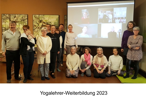 Gruppenbild Yogalehrer-Weiterbildung 2023-b-500.jpg